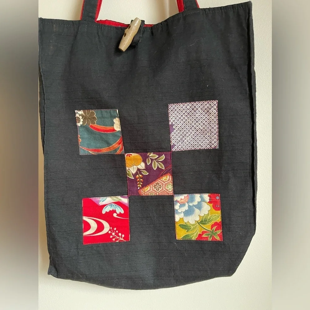 Vintage Cotton patchwork tote bag with a red lining and a toggle closure